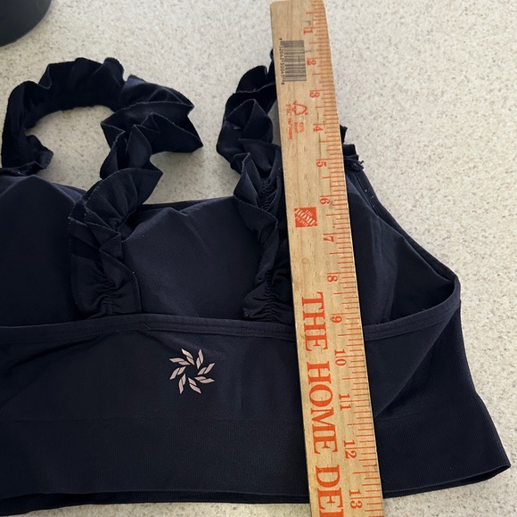 Chic Black Ruffled Strap Sports Bra - Picture 6 of 6